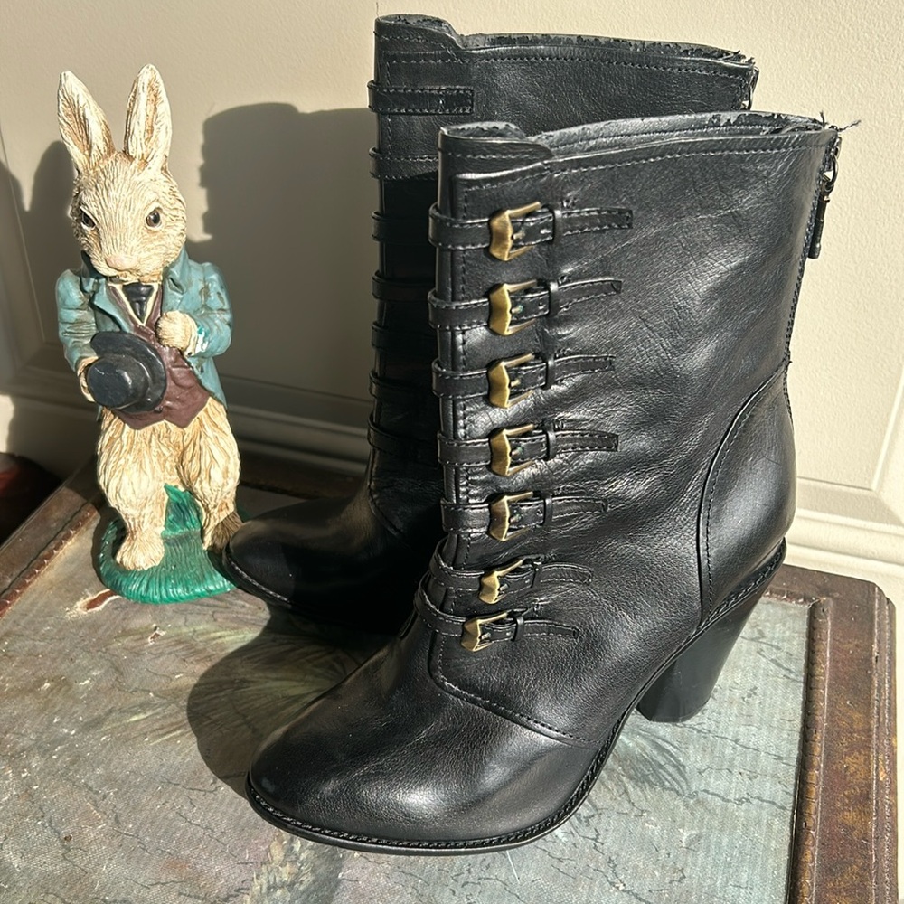 B Makousky ankle boot ( CLEARANCE SALE NO DISCOUNTS)
